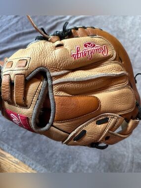 Rawlings Leather Baseball/Softball Catcher’s Mitt  The Gold Glove